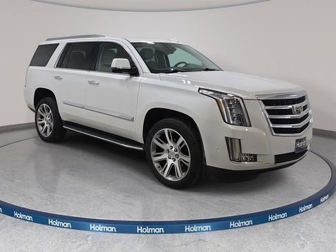Used 2020 Cadillac Escalade Luxury AWD/4WD image 4
