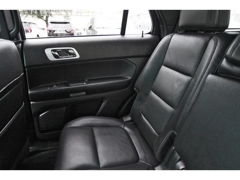 Used 2014 Ford Explorer Limited w/ Equipment Group 301A FWD image 11