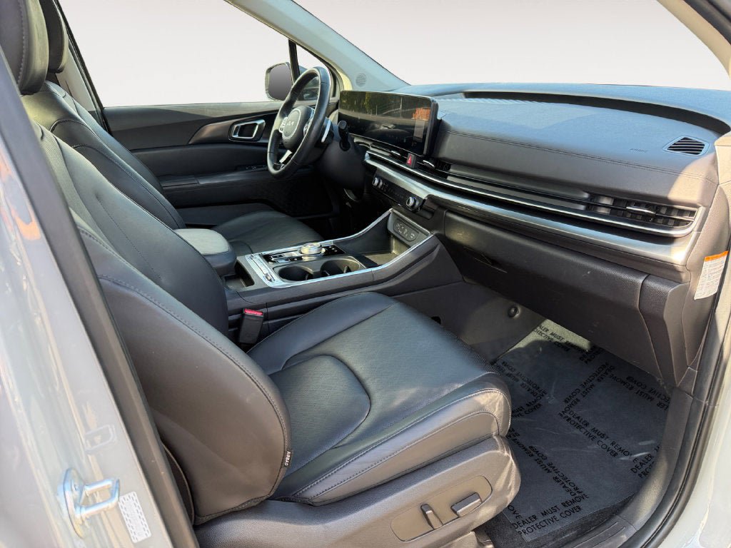 Used 2025 Kia Carnival SX w/ SX Dark Edition Package FWD image 27