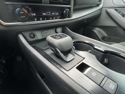 Used 2026 Nissan Rogue SV FWD image 31