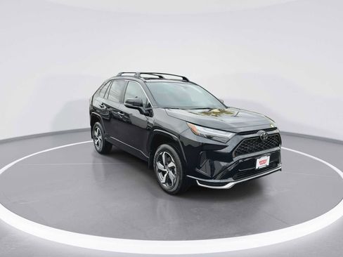 New 2025 Toyota RAV4 SE image 2