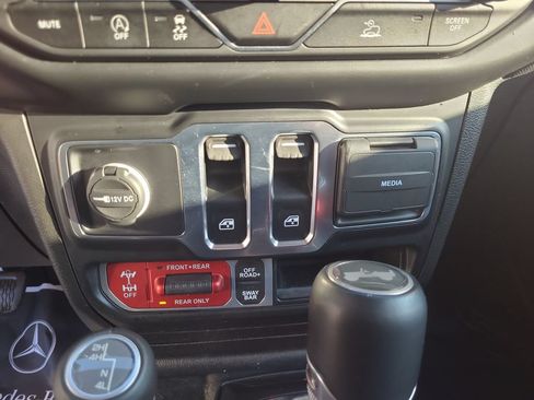 Used 2022 Jeep Wrangler Rubicon w/ LED Lighting Group AWD/4WD image 22