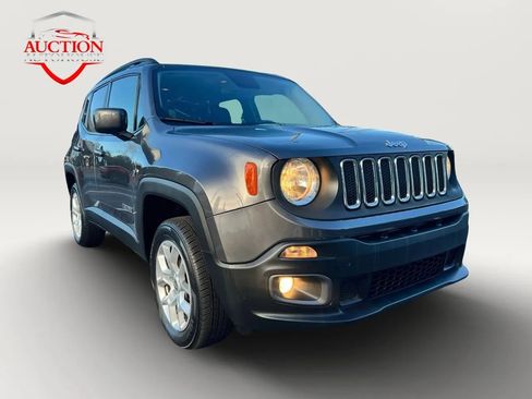 Used 2017 Jeep Renegade Latitude w/ Cold Weather Group AWD/4WD image 3