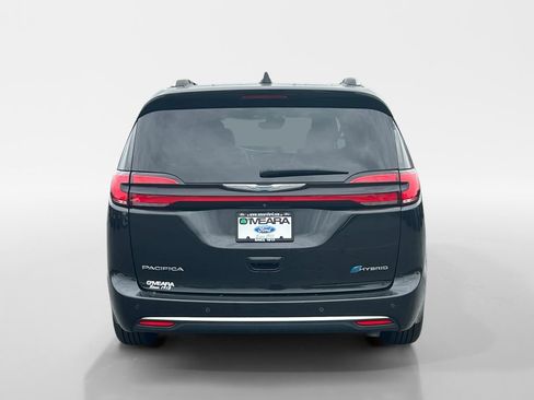 Used 2021 Chrysler Pacifica Pinnacle FWD image 4