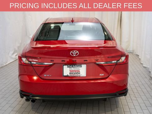 Used 2025 Toyota Camry SE FWD image 4