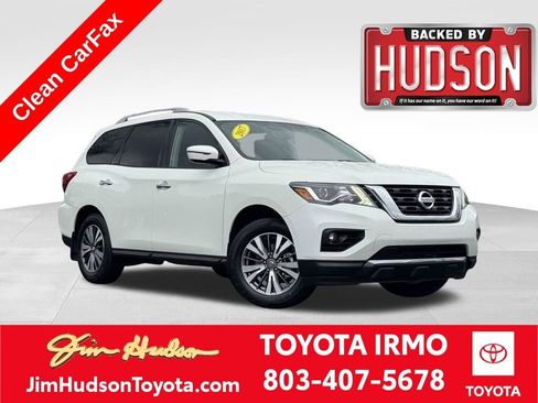 Used 2017 Nissan Pathfinder SV image 1
