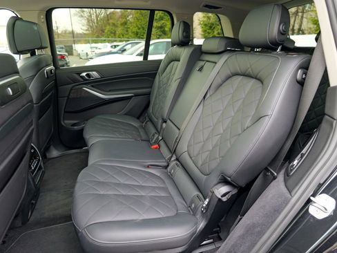 Used 2023 BMW X7 xDrive40i w/ Climate Comfort Package image 29