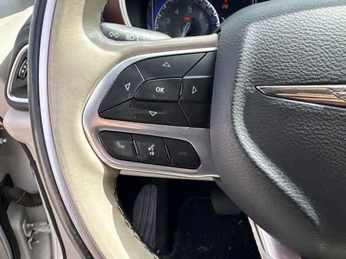 Used 2020 Chrysler Pacifica Limited FWD image 12