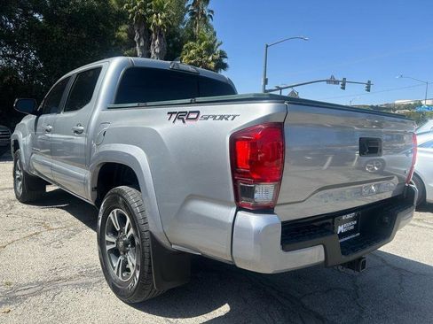 Used 2017 Toyota Tacoma TRD Sport w/ Tow Package image 5