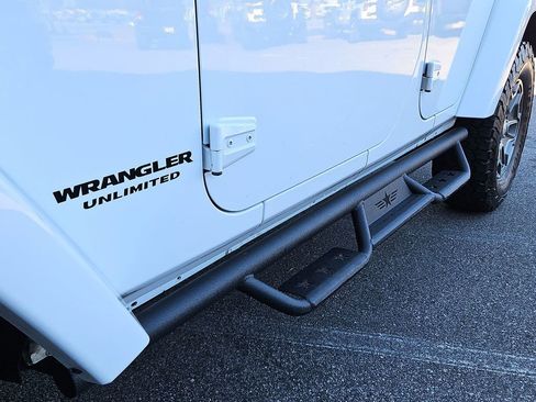 Used 2017 Jeep Wrangler Unlimited Rubicon w/ Connectivity Group AWD/4WD image 28