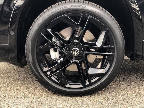 New 2026 Volkswagen Tiguan SE R-Line AWD/4WD image 9
