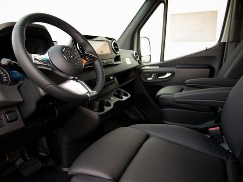 Used 2025 Mercedes-Benz Sprinter 2500 image 12