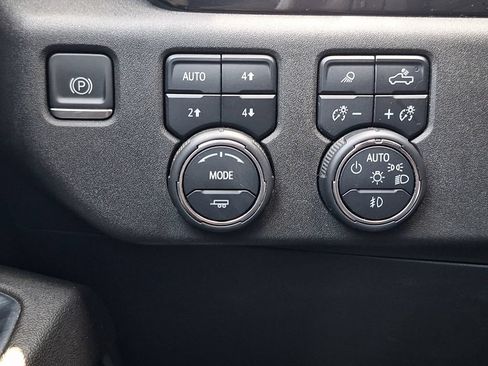 Used 2023 Chevrolet Silverado 1500 LTZ AWD/4WD image 25