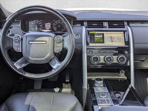 Used 2018 Land Rover Discovery HSE image 18