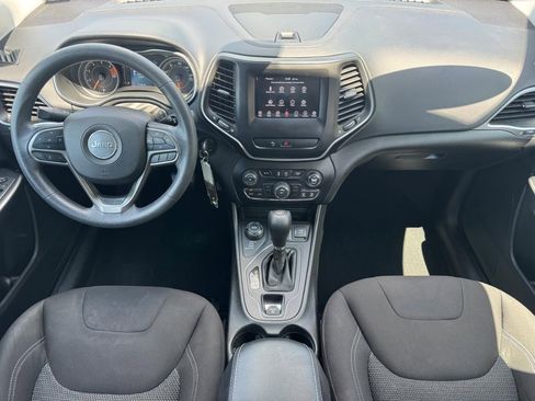 Used 2019 Jeep Cherokee Latitude w/ Popular Appearance Group AWD/4WD image 12