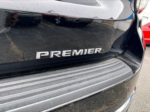 Used 2022 Chevrolet Suburban Premier AWD/4WD image 27