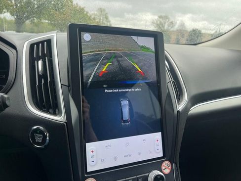 Used 2022 Ford Edge Titanium image 26