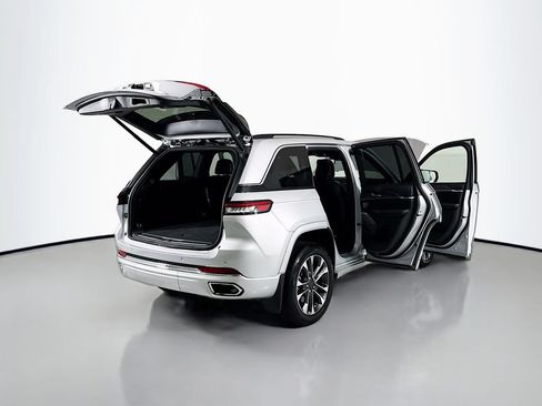 Used 2023 Jeep Grand Cherokee Overland w/ Advanced Protech Group III AWD/4WD image 26