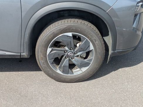 Used 2024 Nissan Rogue SV image 11