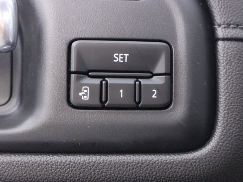 Used 2020 Chevrolet Silverado 1500 LTZ image 31