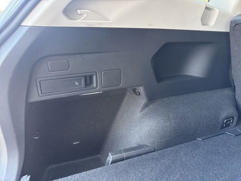 Used 2024 Volkswagen Tiguan SE AWD/4WD image 43