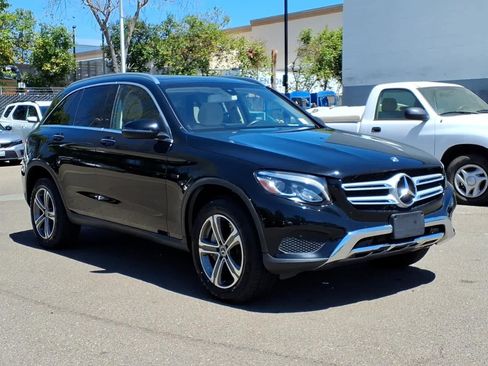 Used 2019 Mercedes-Benz GLC 350e 4MATIC image 3