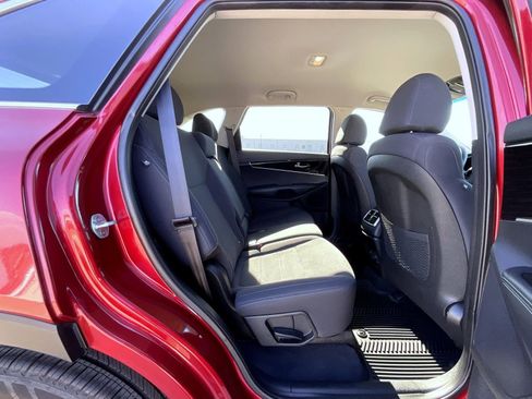 Used 2019 Kia Sorento LX w/ Option Group 020 image 19