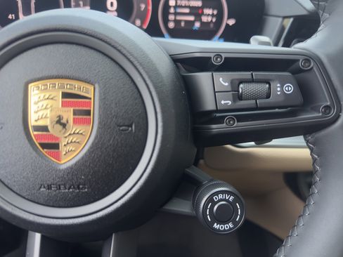 Certified 2025 Porsche Cayenne Coupe AWD/4WD image 28
