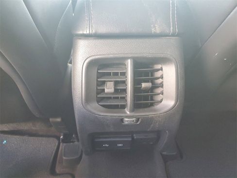 Used 2019 Jeep Cherokee Limited image 12