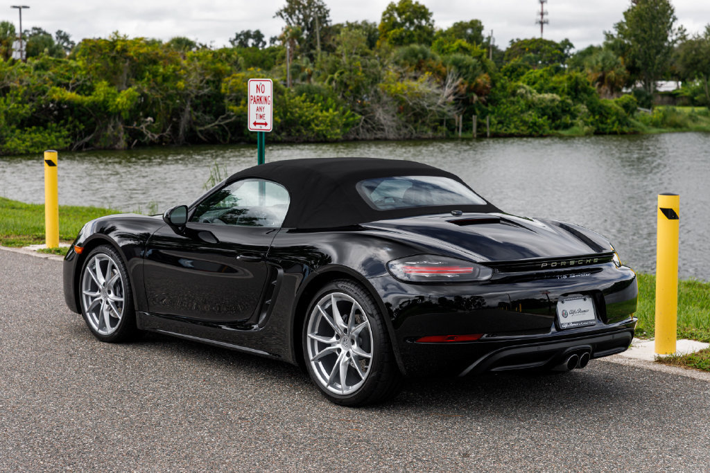 Used 2025 Porsche 718 Boxster RWD image 10