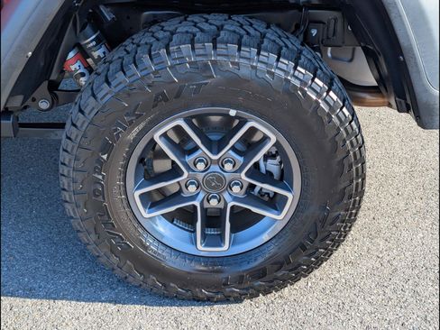Used 2026 Jeep Gladiator Mojave AWD/4WD image 23