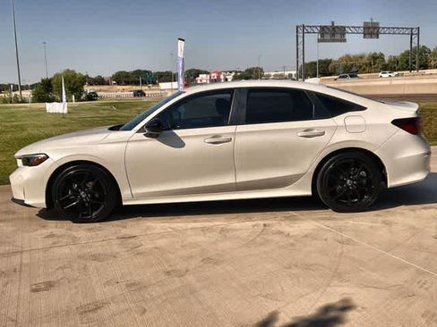 Used 2025 Honda Civic Sport image 4