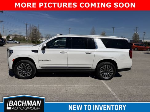 Used 2023 GMC Yukon XL Denali Ultimate image 3