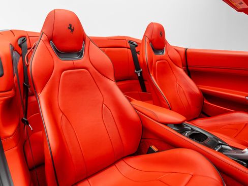 Certified 2019 Ferrari Portofino RWD image 63