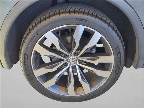 Used 2018 Volkswagen Tiguan SEL Premium AWD/4WD image 22