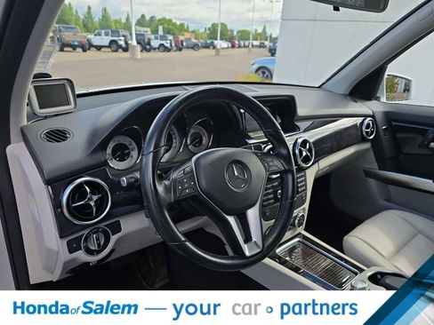 Used 2014 Mercedes-Benz GLK 350 4MATIC image 2