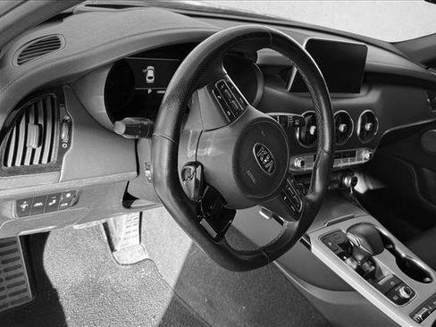 Used 2020 Kia Stinger GT2 image 8