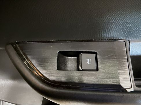 Used 2024 Nissan Rogue S image 31