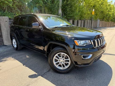 Used 2019 Jeep Grand Cherokee Laredo RWD image 4