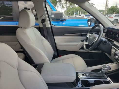 Used 2025 Kia Telluride S FWD image 35