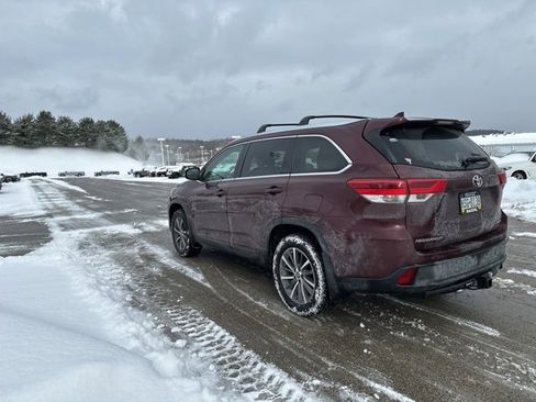 Used 2019 Toyota Highlander XLE image 4