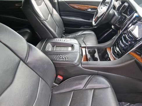Used 2016 Cadillac Escalade ESV Luxury image 30