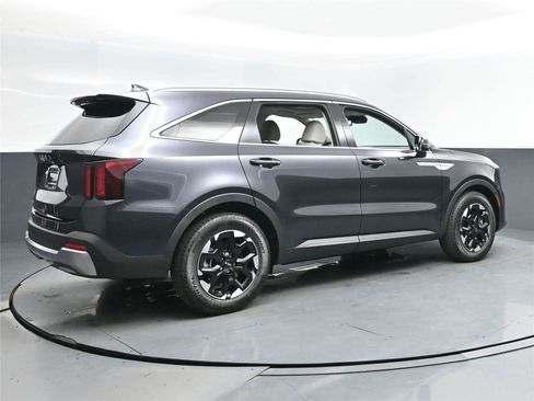 New 2026 Kia Sorento S w/ S Panoramic Sunroof Package image 4