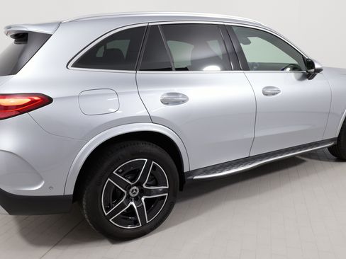 Used 2025 Mercedes-Benz GLC 350e 4MATIC image 13