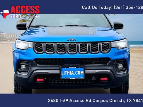 Used 2025 Jeep Compass Trailhawk AWD/4WD image 6