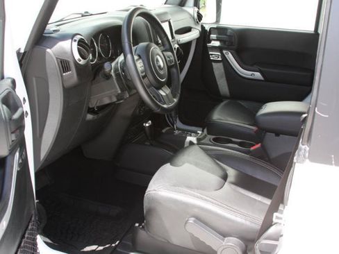Used 2016 Jeep Wrangler Sahara w/ Dual Top Group AWD/4WD image 33