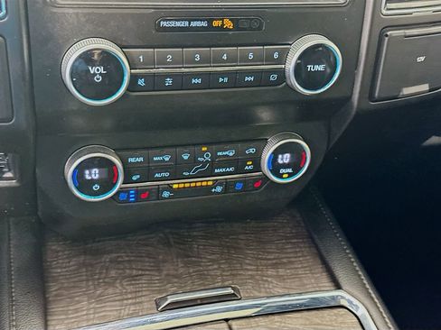Used 2021 Ford Expedition Max Limited image 16