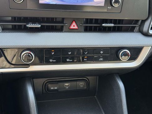Used 2024 Kia Sportage LX image 5
