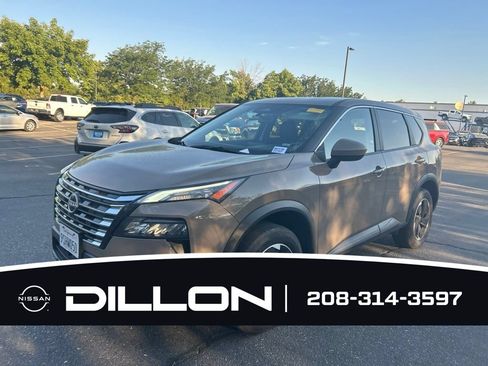 Used 2025 Nissan Rogue SV AWD/4WD image 16