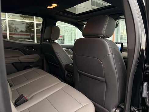 Used 2024 Chevrolet Colorado ZR2 w/ ZR2 Convenience Package III image 35